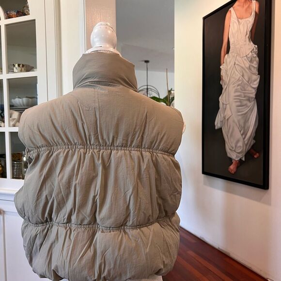 Love Tree NWT khaki Puffer Vest - Picture 4 of 4